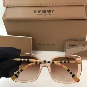 Burberry | Accessories | New Original Burberry Caroll  display picture 1
